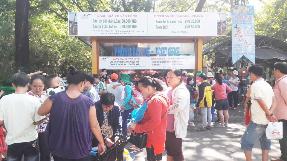 Suối Tiên, Thảo Cầm viên quá tải ngày mùng 2 Tết - 10 Suối Tiên, Thảo Cầm viên quá tải ngày mùng 2 Tết - 10