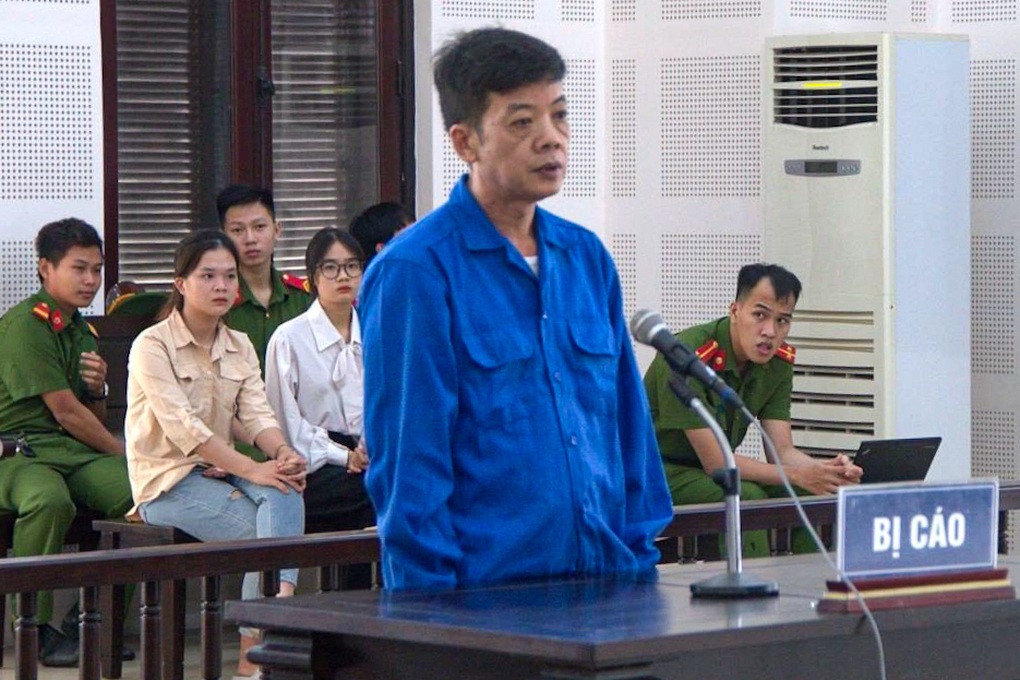 Tài xế lái xe rác 3 lần cán lên nữ nạn nhân 18 tuổi - 1 Tài xế lái xe rác 3 lần cán lên nữ nạn nhân 18 tuổi - 1