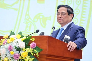 Thủ tướng: Không để người dân, doanh nghiệp thiếu vốn khi cần