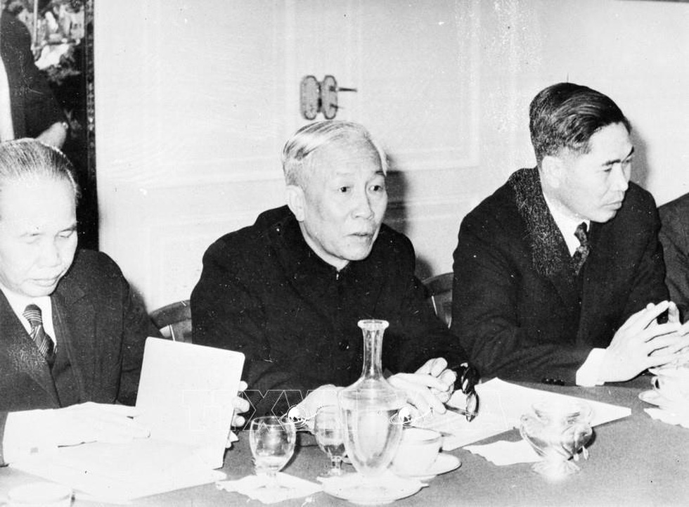 Đàm phán Hiệp định Paris: Đấu trí gay cấn từ chuyện chọn bàn ngồi họp - 4 Đàm phán Hiệp định Paris: Đấu trí gay cấn từ chuyện chọn bàn ngồi họp - 4