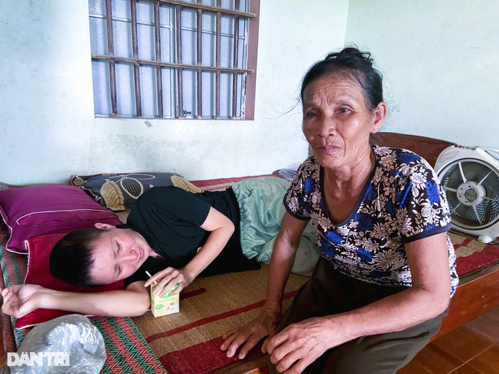 Ngày nào còn thức dậy, nhìn thấy chồng con là biết mình còn sống - 4 Ngày nào còn thức dậy, nhìn thấy chồng con là biết mình còn sống - 4