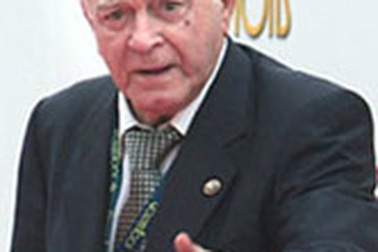 Huyền thoại Di Stefano phải nhập viện 