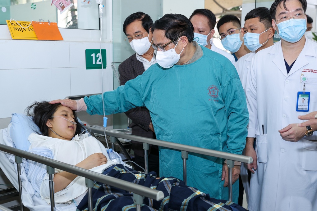 Thủ tướng kiểm tra đột xuất nhiều bệnh viện, chỉ đạo loạt vấn đề cấp bách - 1 Thủ tướng kiểm tra đột xuất nhiều bệnh viện, chỉ đạo loạt vấn đề cấp bách - 1
