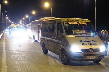 Quốc lộ 10 ùn tắc nhiều giờ