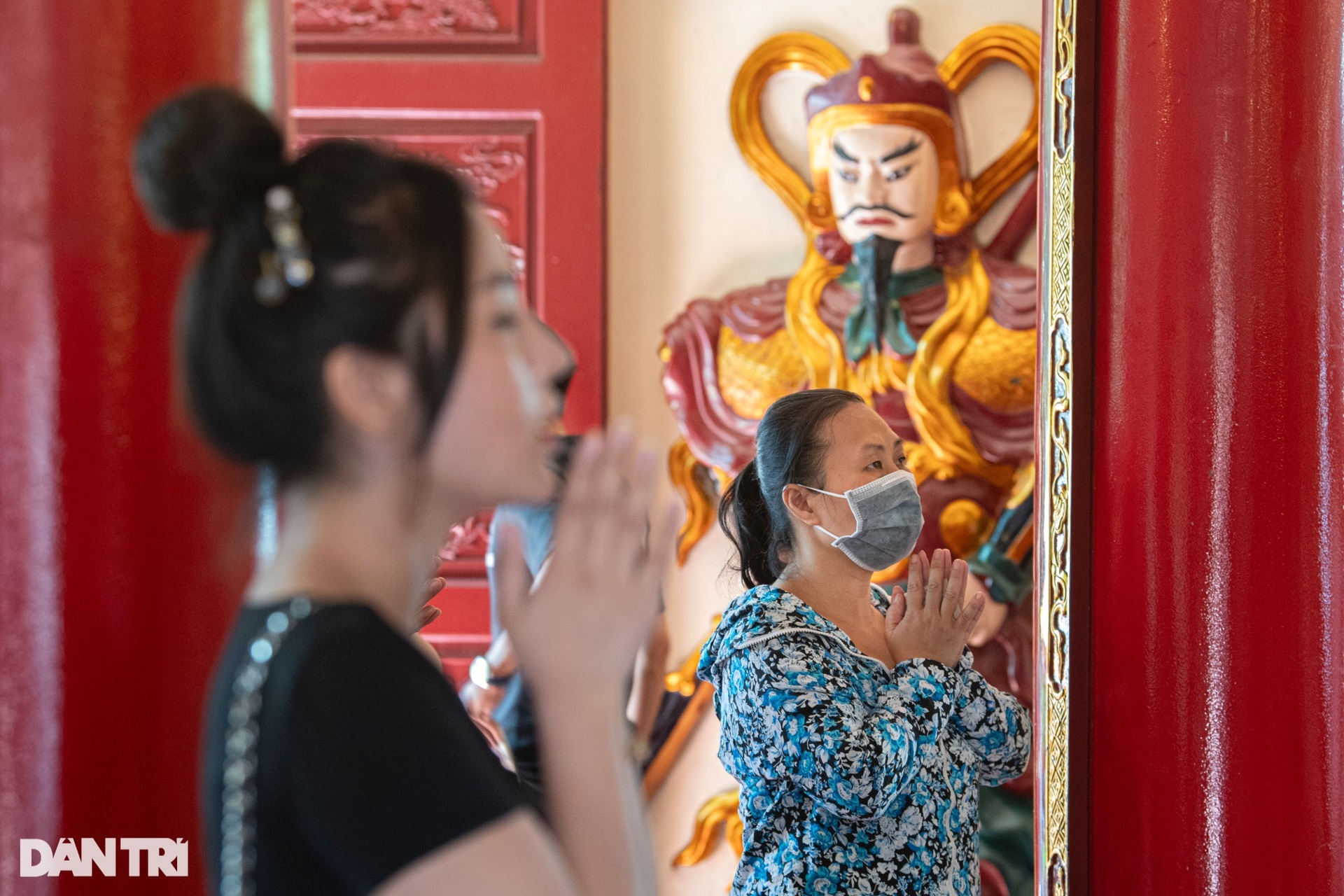 Phủ Tây Hồ vắng vẻ ngày Rằm tháng Bảy - 8 Phủ Tây Hồ vắng vẻ ngày Rằm tháng Bảy - 8