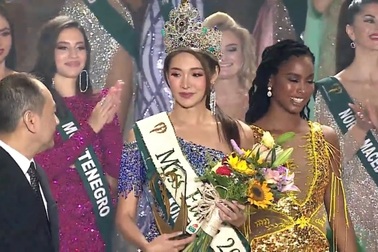 Phút đăng quang của Hoa hậu Trái đất 2022