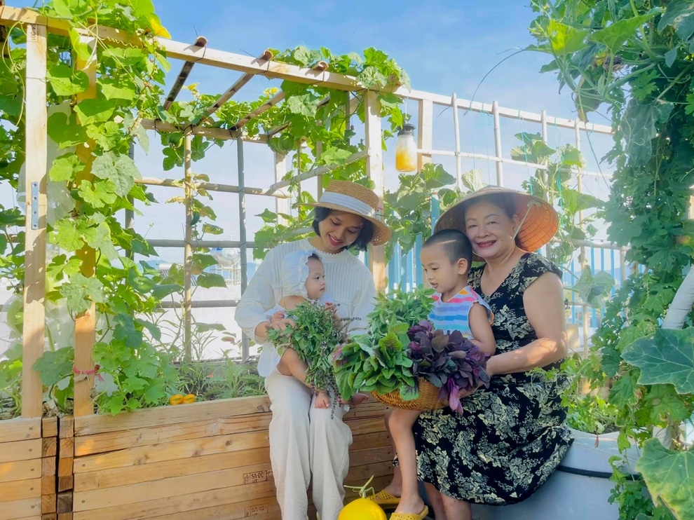 Gia chủ Đà Nẵng phủ xanh nóc nhà bằng vườn rau trái sum suê - 15