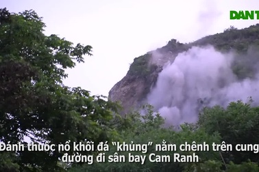 Đánh thuốc nổ khối đá "khủng" nằm chênh trên cung đường đi sân bay Cam Ranh