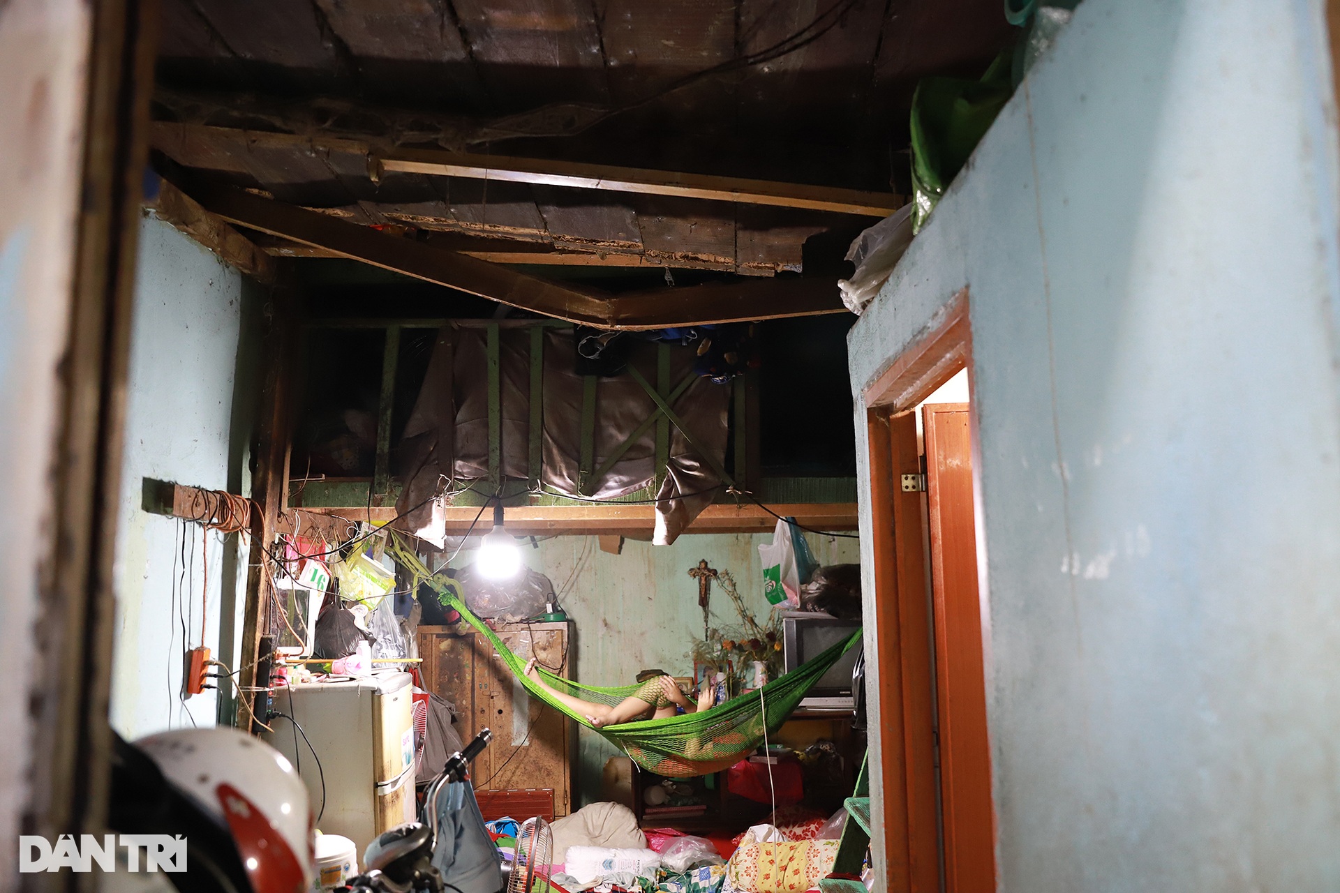 Cảnh sống mòn mỏi của 12 người chen chúc trong 10m2 đất vàng ở TPHCM - 2 Cảnh sống mòn mỏi của 12 người chen chúc trong 10m2 đất vàng ở TPHCM - 2