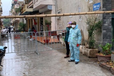 Một nữ nhân viên tạp vụ nghi mắc Covid-19