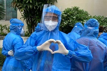 Hoa hậu Sinh viên thế giới hết mình tham gia tình nguyện chống dịch