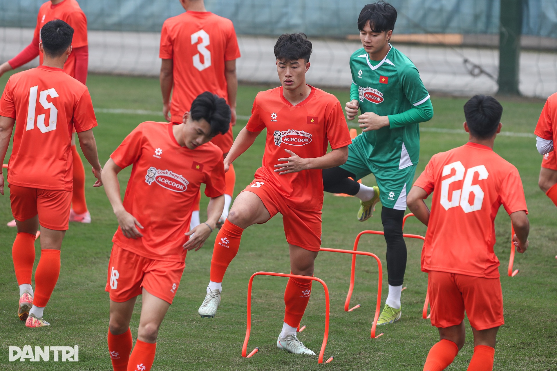 Cầu thủ Việt kiều quyết tâm cao độ ở buổi tập đầu tiên cùng U22 Việt Nam - 6 Cầu thủ Việt kiều quyết tâm cao độ ở buổi tập đầu tiên cùng U22 Việt Nam - 6