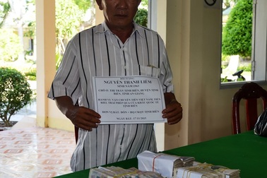 Bắt quả tang đối tượng vận chuyển tiền trái phép qua biên giới