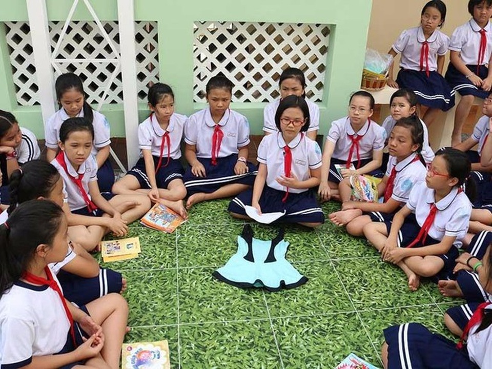 Phụ huynh “sốc” khi nam sinh lớp 2 vạch áo, động chạm bạn nữ - 2 Phụ huynh “sốc” khi nam sinh lớp 2 vạch áo, động chạm bạn nữ - 2