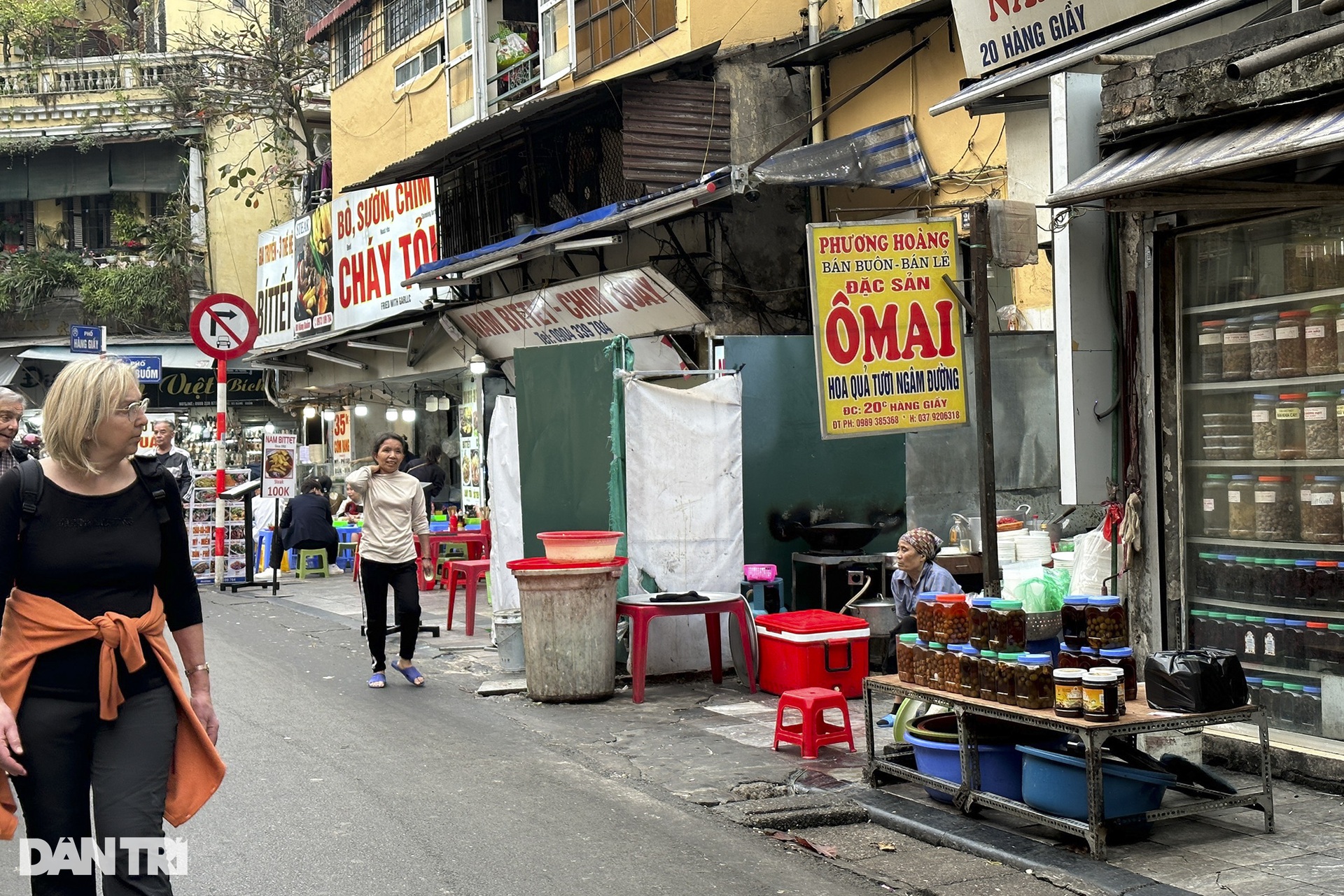 Vỉa hè ở Hà Nội không dành cho người đi bộ - 11 Vỉa hè ở Hà Nội không dành cho người đi bộ - 11