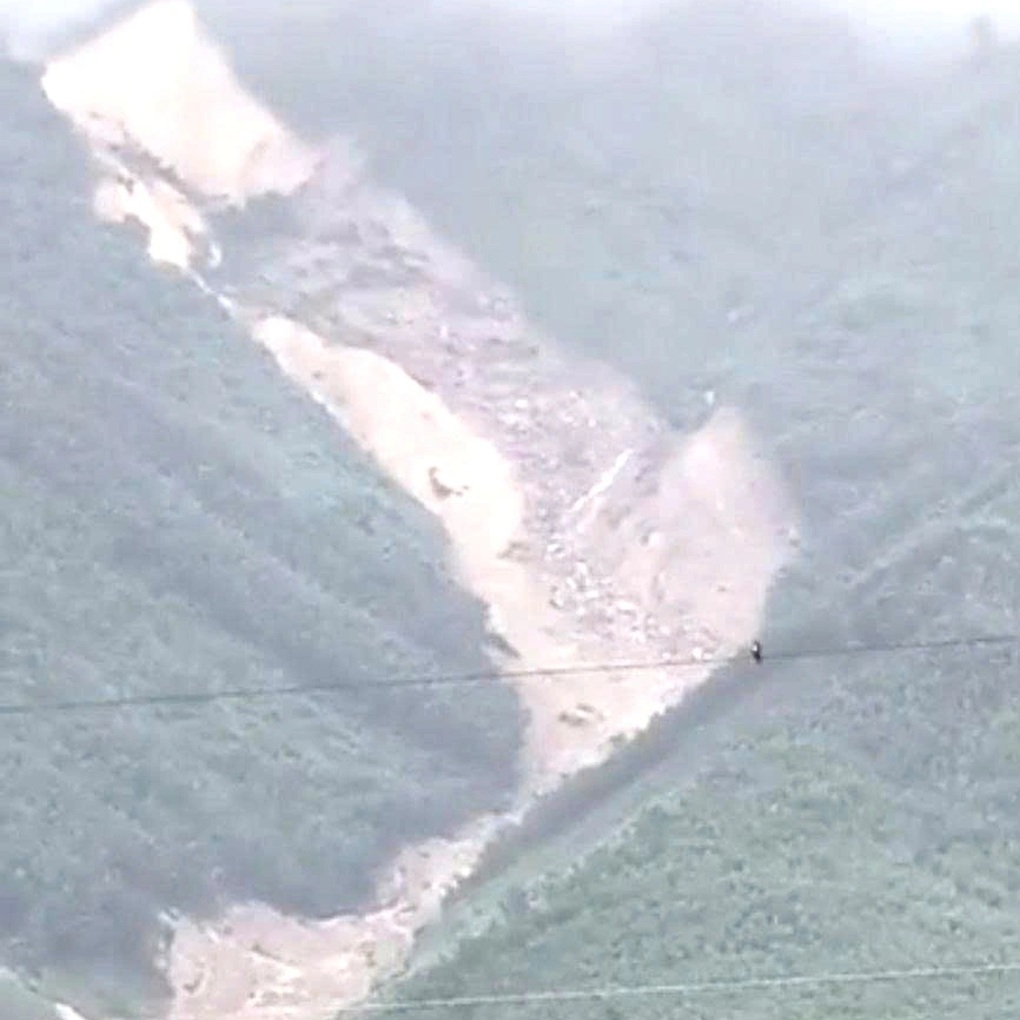 Sạt lở núi ở Đà Nẵng, một người bị vùi lấp tử vong - 1