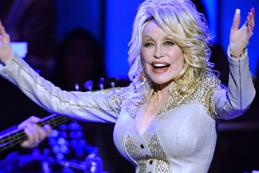 Nữ ca sĩ huyền thoại từ chối việc được dựng tượng ở quê nhà