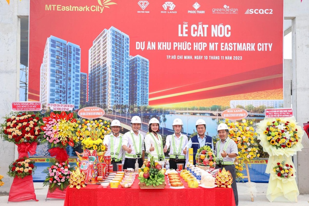 MT Eastmark City chính thức cất nóc - 1