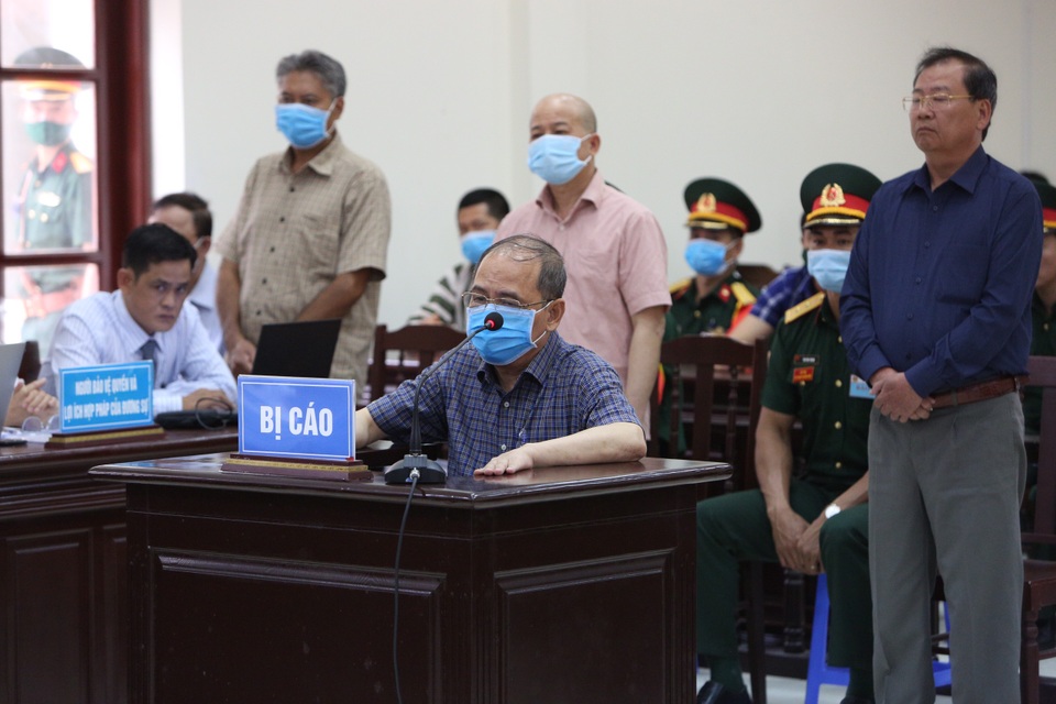 Vụ trao 3 khu đất đất vàng cho tư nhân: Bị cáo hiểu nhầm việc ký nháy?! - 2 Vụ trao 3 khu đất đất vàng cho tư nhân: Bị cáo hiểu nhầm việc ký nháy?! - 2