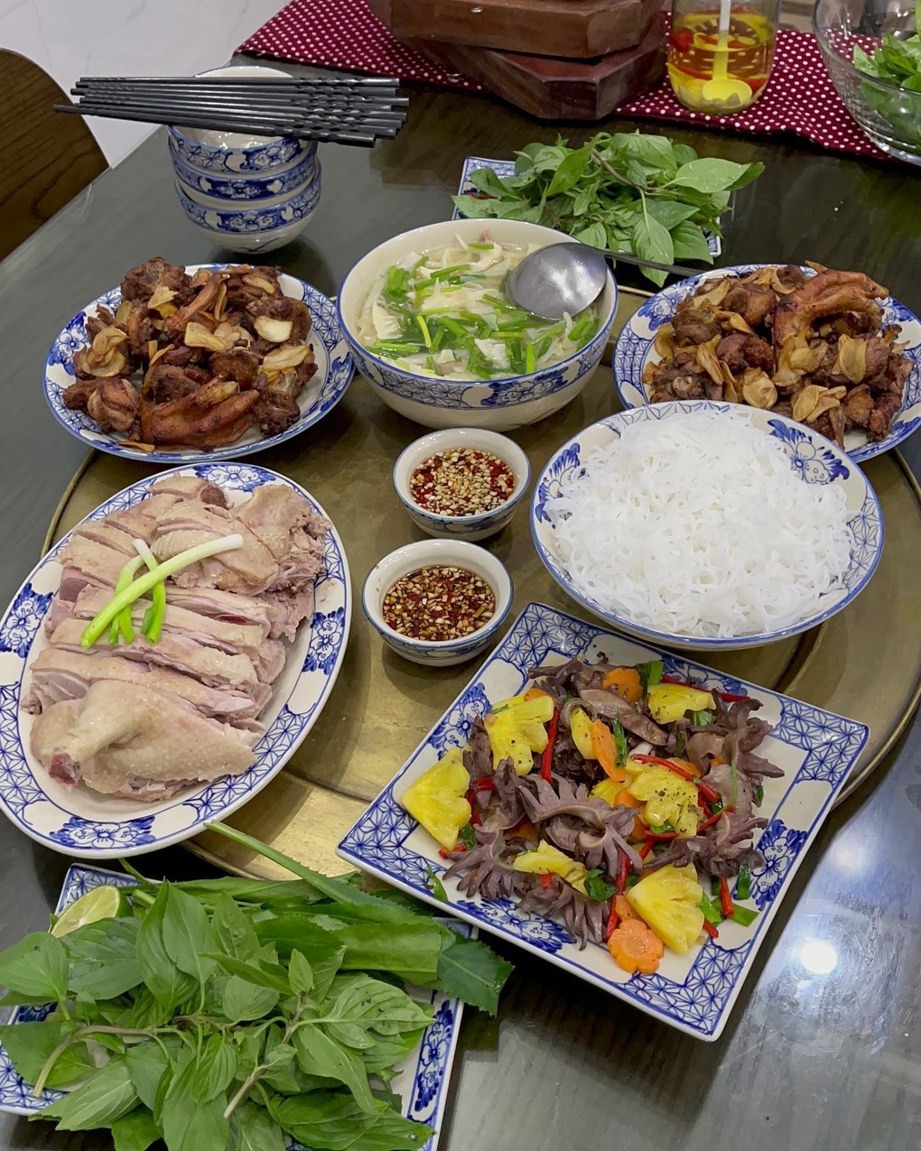 Chàng trai 6 múi Hà Nội khoe trăm món ngon thuần Việt: Nấu 45 phút mỗi bữa - 6 Chàng trai 6 múi Hà Nội khoe trăm món ngon thuần Việt: Nấu 45 phút mỗi bữa - 6