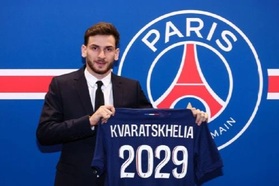 PSG chiêu mộ Khvicha Kvaratskhelia với giá 70 triệu euro