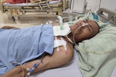 Mỗi ngày phải lo tiền triệu cứu chồng, vợ nghèo rơi vào cảnh bất lực