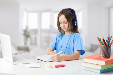 Nở rộ học hè online: Phụ huynh nên tỉnh táo lựa chọn