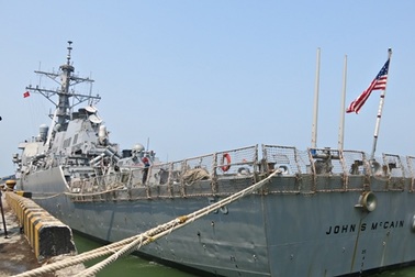 Cận cảnh tàu Hải quân Hoa Kỳ vừa đến Đà Nẵng