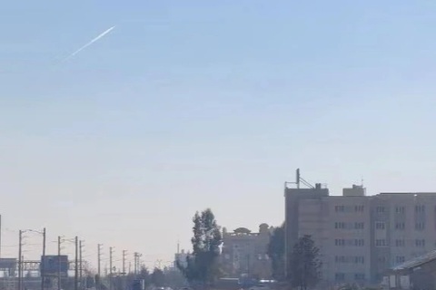 Iran tập trận hàng loạt, nói "không thương lượng" về chương trình tên lửa