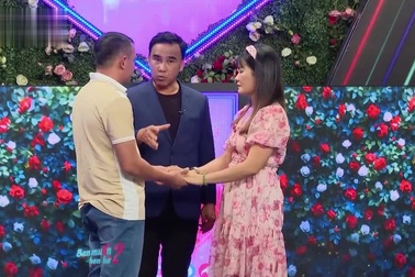 Vừa gặp, bố hai con liên tục ngỏ ý muốn hẹn hò với mẹ đơn thân