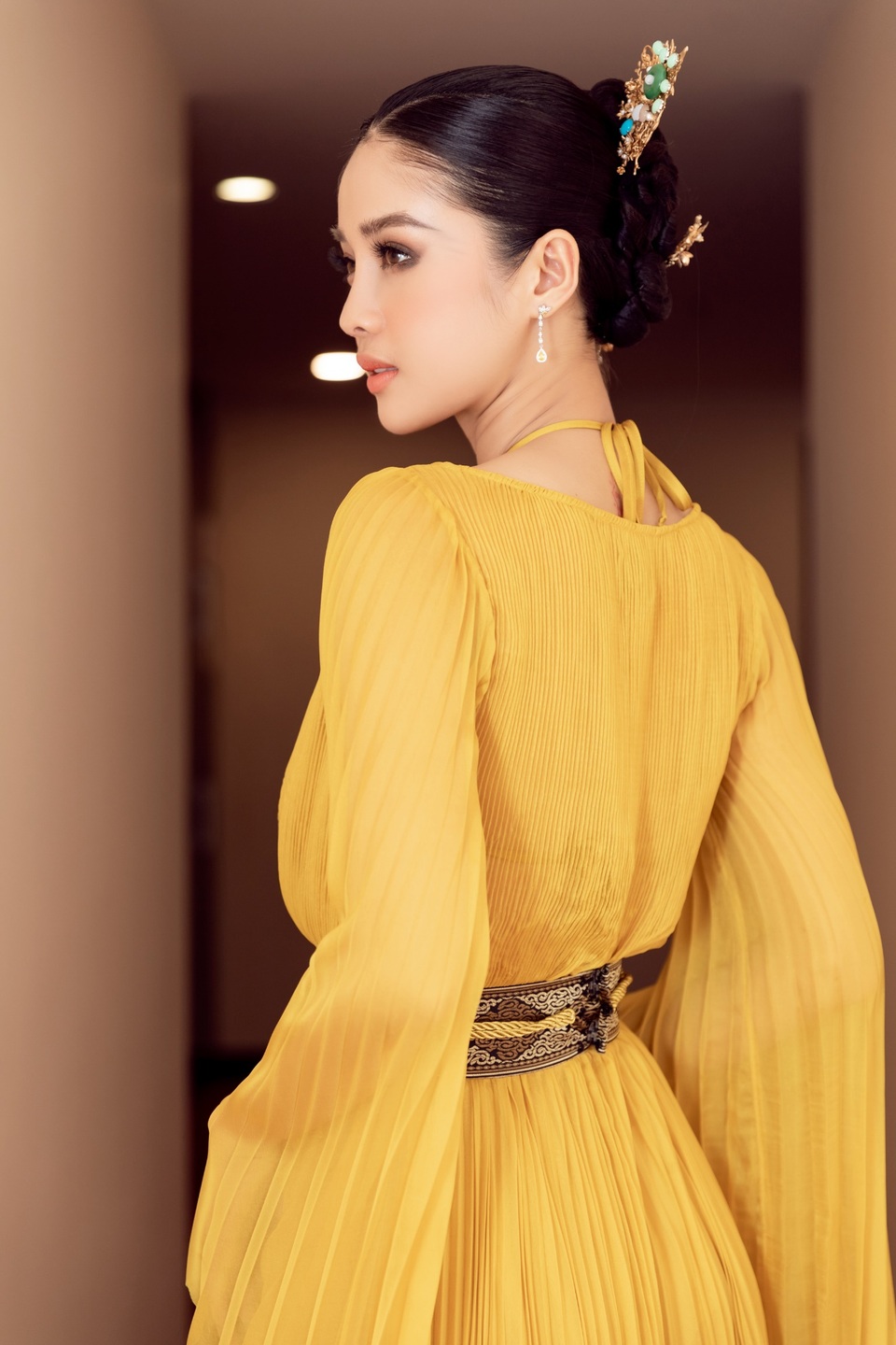 Soi nhan sắc hai người đẹp vào vai Thúy Kiều trên màn ảnh rộng - 1 Soi nhan sắc hai người đẹp vào vai Thúy Kiều trên màn ảnh rộng - 1