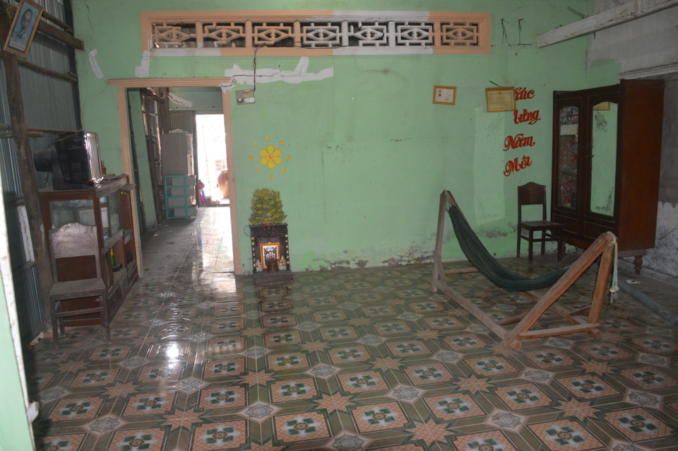 “Đại gia” miền biển xây công trình đồ sộ làm hư hỏng nhà dân - 8 “Đại gia” miền biển xây công trình đồ sộ làm hư hỏng nhà dân - 8