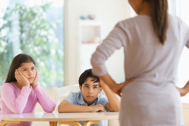 Dạy con bằng đòn roi - 7 lý do bố mẹ nên cân nhắc