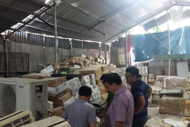 Bắt 8 container hàng lậu gồm đồ điện tử và điện lạnh qua sử dụng và rượu ngoại