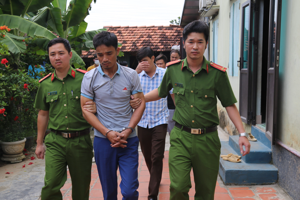 Bắt khẩn cấp đối tượng liên quan thi thể thiếu nữ phân hủy ven đường - 1 Bắt khẩn cấp đối tượng liên quan thi thể thiếu nữ phân hủy ven đường - 1
