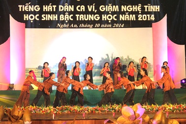 Hàng vạn học sinh xứ Nghệ say sưa với điệu hò ví dặm