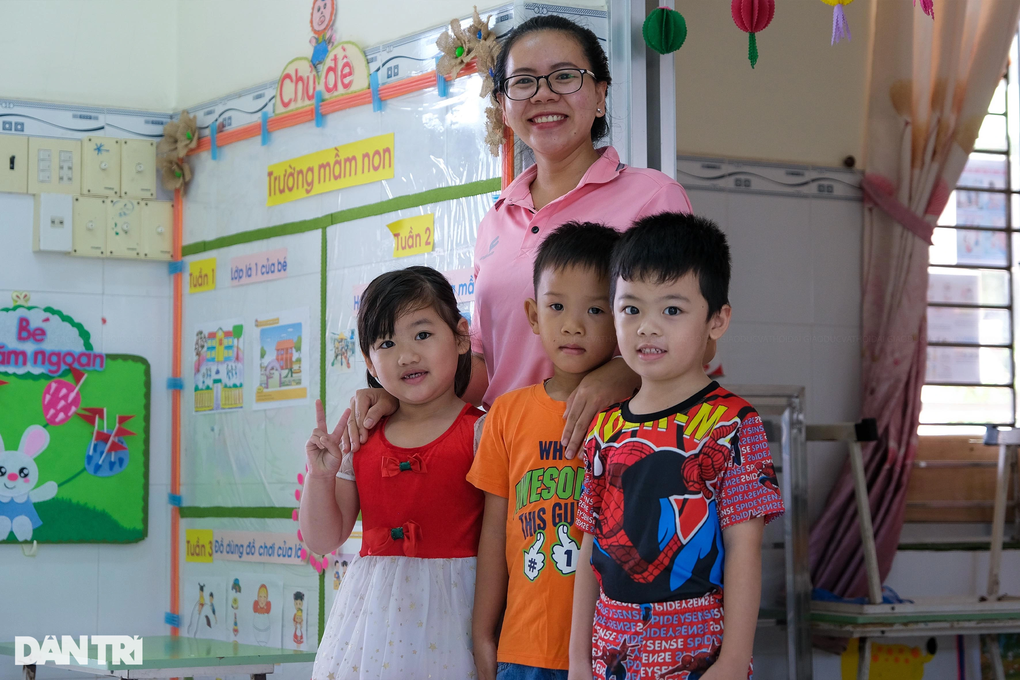 Hình ảnh trái ngược của học trò ngày tựu trường - 1 Hình ảnh trái ngược của học trò ngày tựu trường - 1