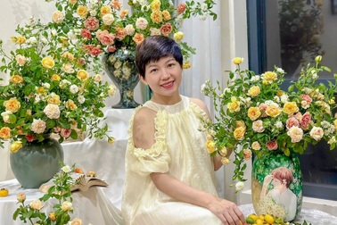 Bà mẹ ở Hà Nội gây "sốt" với những bình hoa 0 đồng