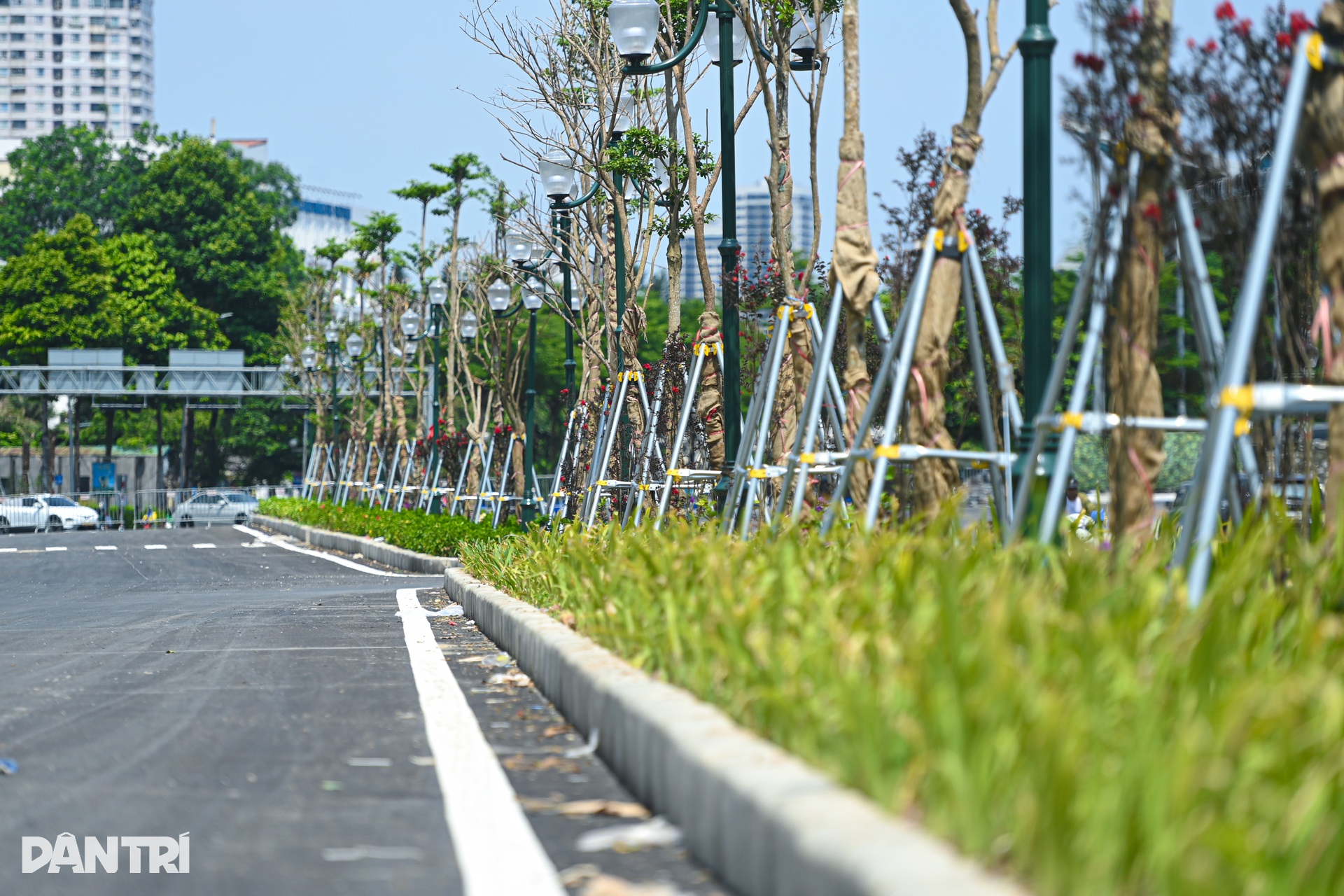 Đường đắt nhất hành tinh được trồng hoa, lát đá, dự kiến thông xe dịp 2/9 - 7