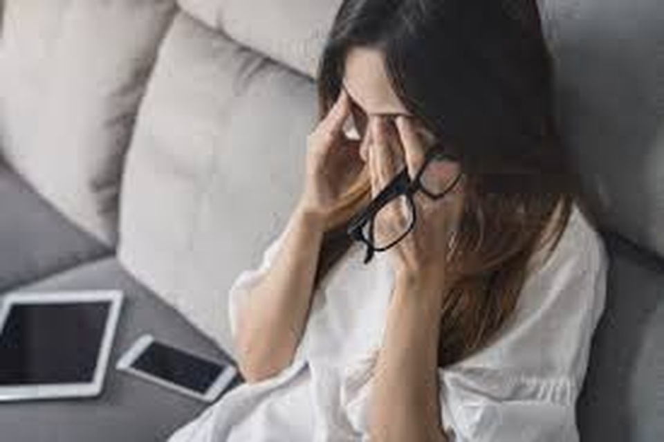 Nữ cử nhân đi làm không được, ở nhà... bố mẹ phải hầu tận phòng - 1 Nữ cử nhân đi làm không được, ở nhà... bố mẹ phải hầu tận phòng - 1
