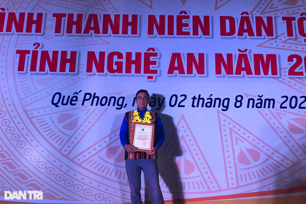 Chàng thanh niên bôn ba làm thuê, quay về giúp dân bản cùng đi lên - 5 Chàng thanh niên bôn ba làm thuê, quay về giúp dân bản cùng đi lên - 5