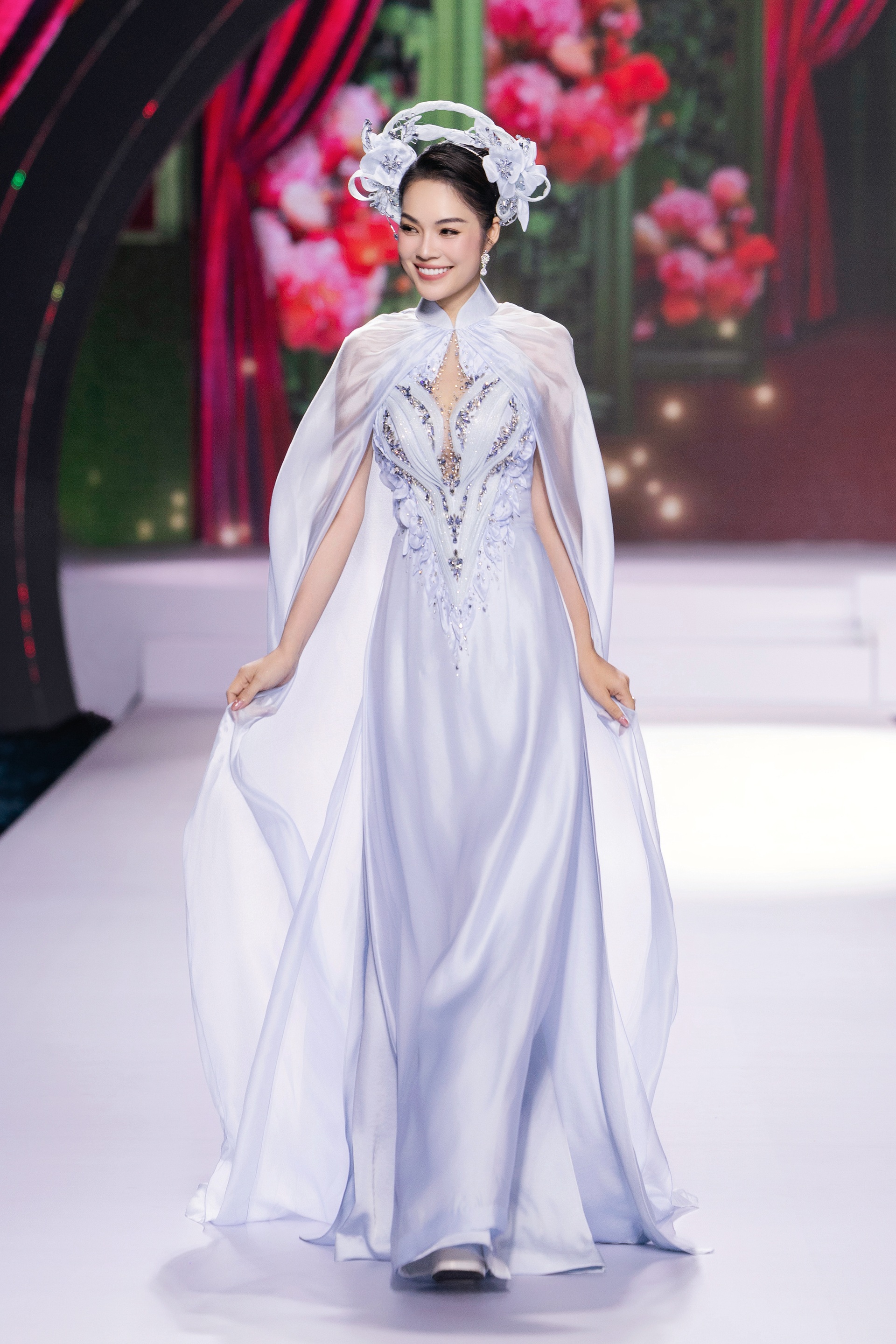 Binh និង Hong ក្នុងភ្លៀងក្រហមនឹកស្មានមិនដល់បានជួបគ្នាជាកូនកំលោះក្តៅសាច់ - ៤ Bình và Hồng trong Mưa đỏ bất ngờ tái ngộ, hóa cô dâu - chú rể gây sốt - 4