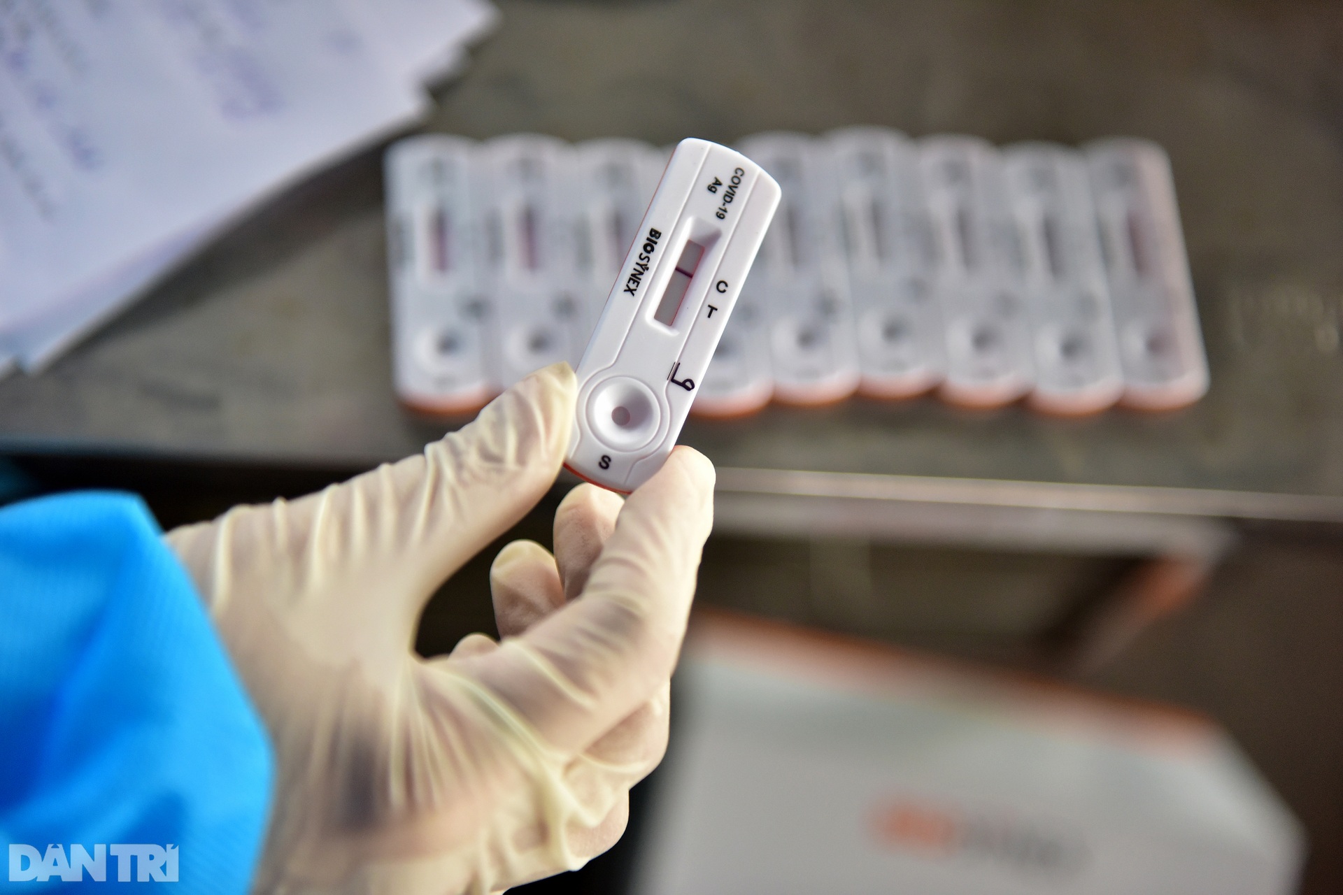 Shipper ở TPHCM chạy khắp nơi mới tìm được điểm test nhanh Covid-19 - 10 Shipper ở TPHCM chạy khắp nơi mới tìm được điểm test nhanh Covid-19 - 10