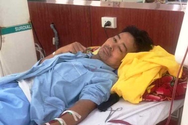 Rơi nước mắt cảnh người đàn ông cận kề cái chết vẫn đau đáu lo cho các con