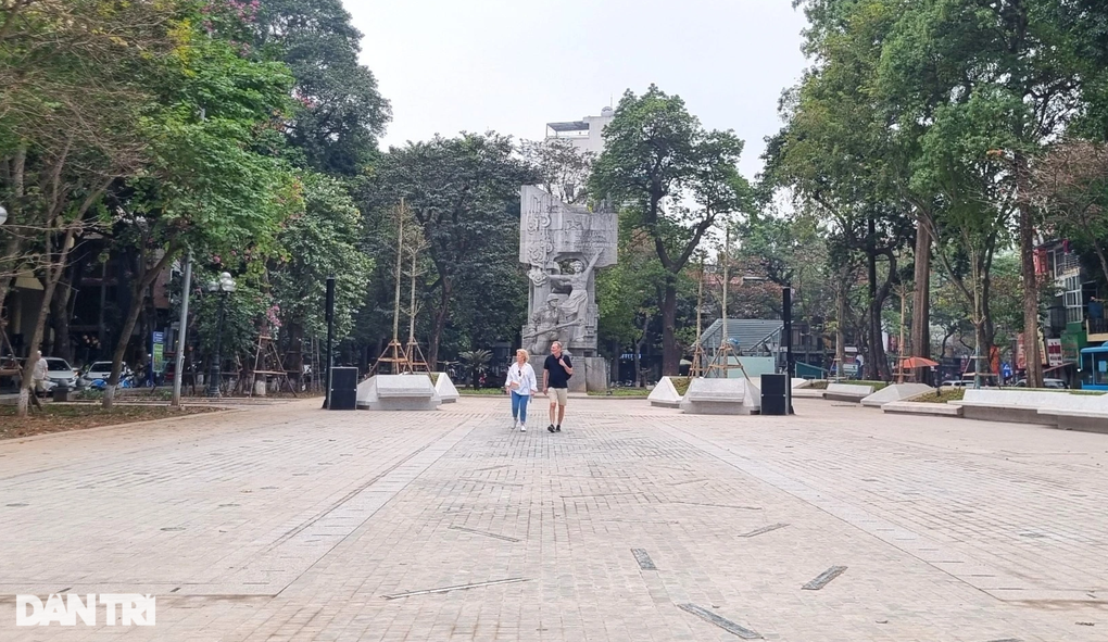 Vườn hoa Hàng Đậu bị bê tông hóa, quận Ba Đình nói gì? - 2 Vườn hoa Hàng Đậu bị bê tông hóa, quận Ba Đình nói gì? - 2
