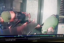 Người đàn ông tè bậy trong thang máy chung cư