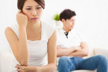 "Ra đường võng giá nghênh ngang, về nhà hỏi vợ: cám rang đâu mày?"