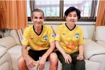 Giúp HA Gia Lai thăng hoa, HLV Kiatisuk nhận món quà đặc biệt