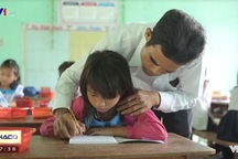 “Người cha đặc biệt” của những học trò nghèo