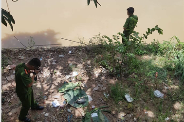 Hai phụ nữ nghi nhảy sông, bỏ lại thi thể bé trai trên bờ